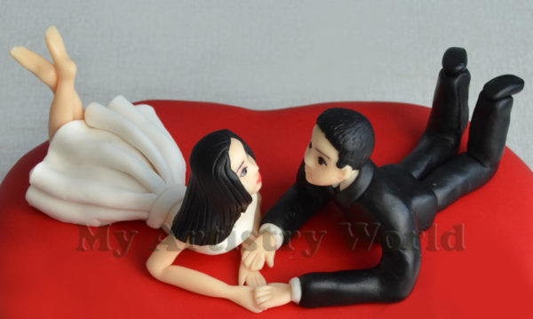 Couple cake topper