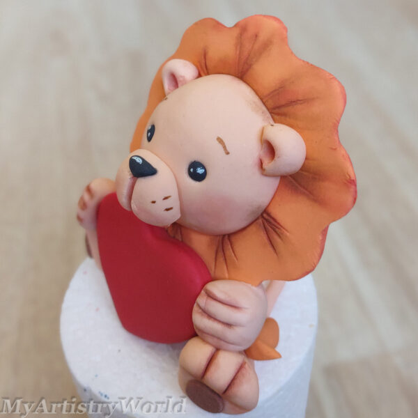 Lion with Heart cake topper