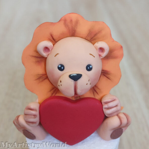 Lion with Heart cake topper