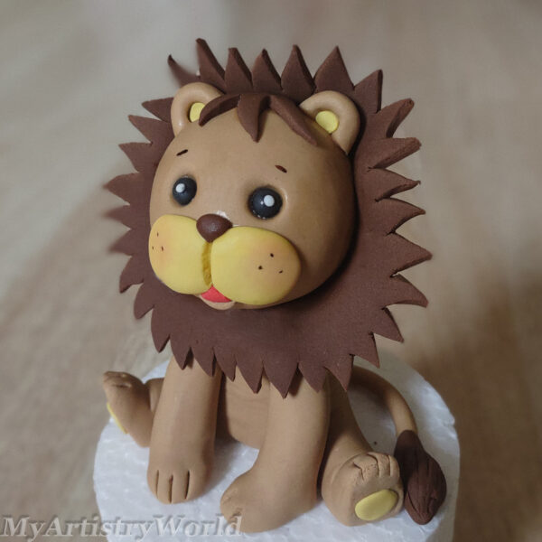 Lion cake topper