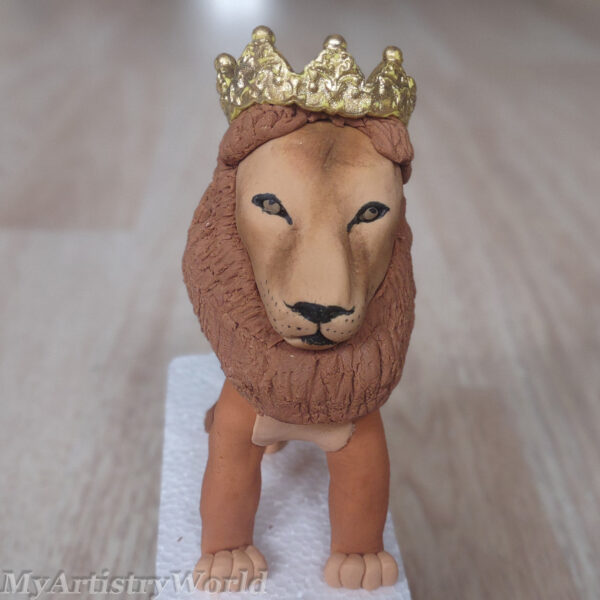 Lion cake topper