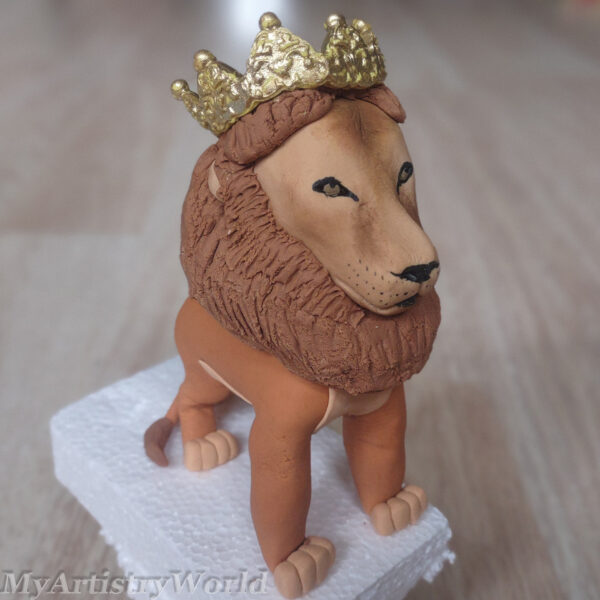 Lion cake topper