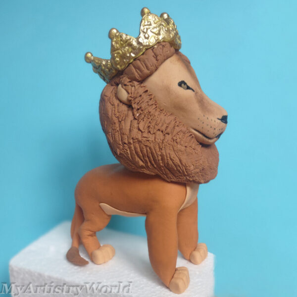 Lion cake topper