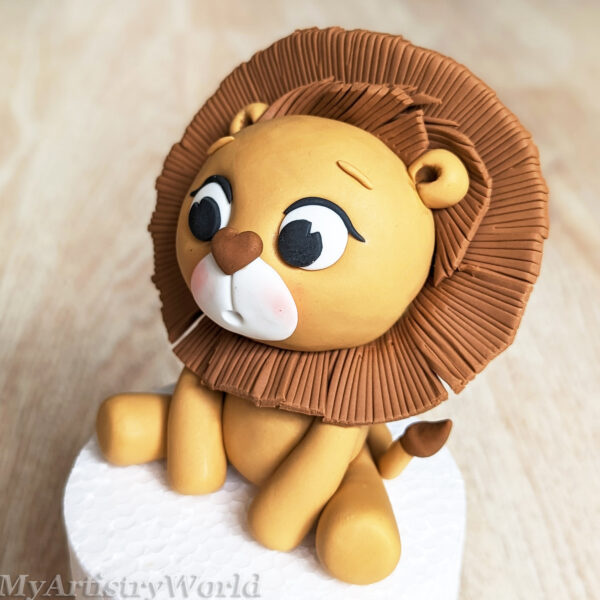 Lion cake topper