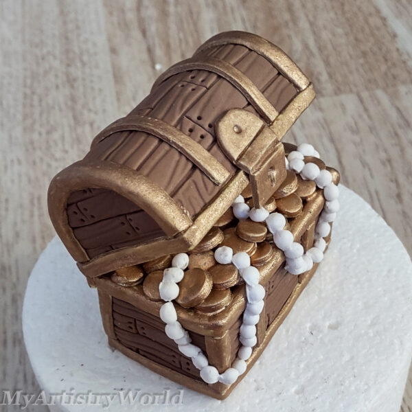 Treasure chest cake topper